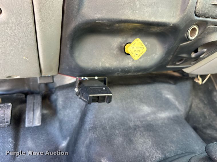 image for item NP9692 2005 Ford F650 Super Duty  flatbed truck