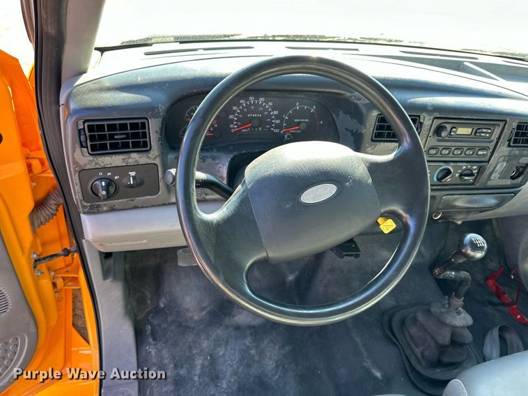 image for item NP9692 2005 Ford F650 Super Duty  flatbed truck