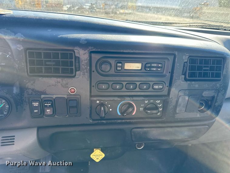 image for item NP9692 2005 Ford F650 Super Duty  flatbed truck