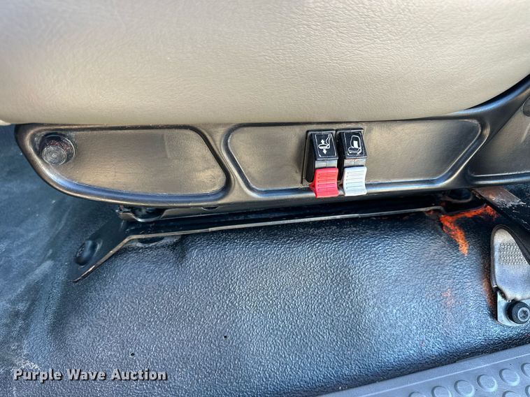 image for item NP9692 2005 Ford F650 Super Duty  flatbed truck