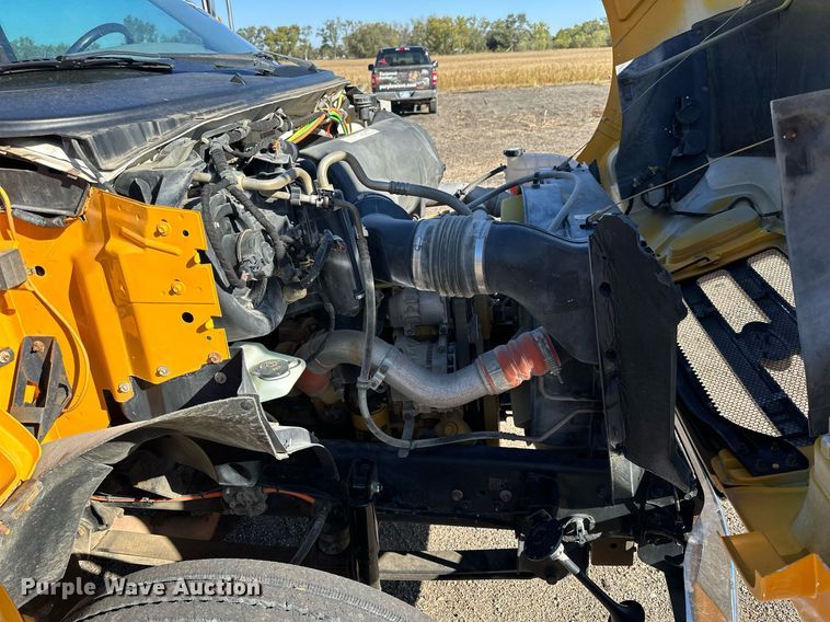 image for item NP9692 2005 Ford F650 Super Duty  flatbed truck