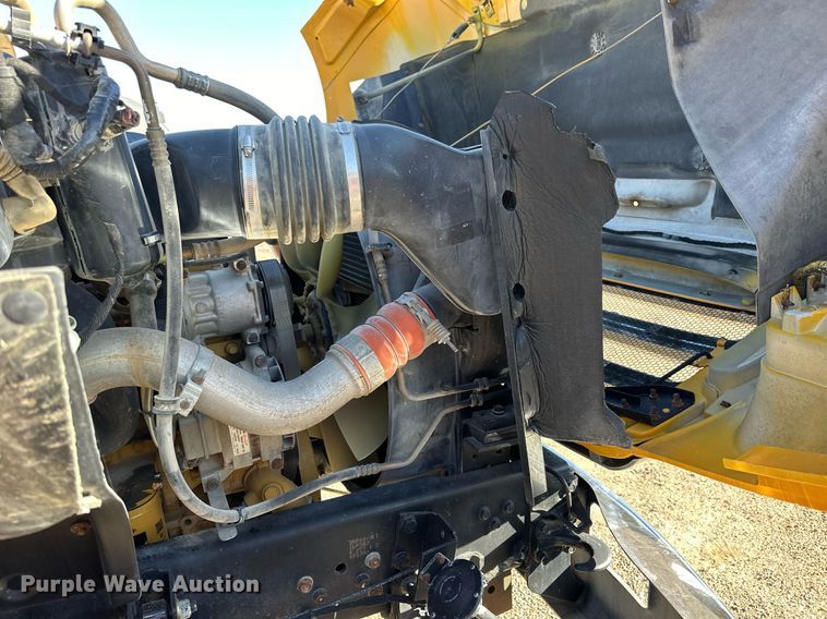 image for item NP9692 2005 Ford F650 Super Duty  flatbed truck