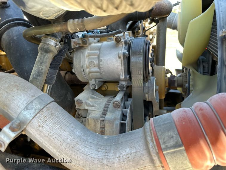 image for item NP9692 2005 Ford F650 Super Duty  flatbed truck