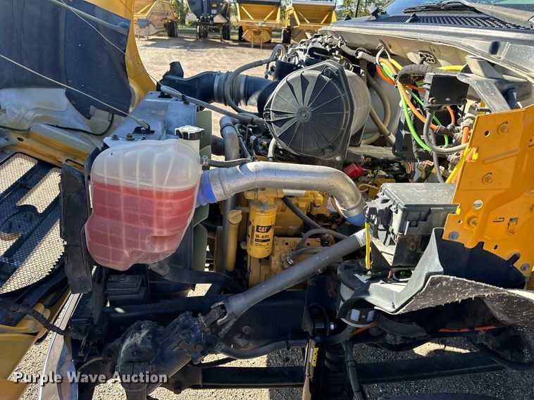 image for item NP9692 2005 Ford F650 Super Duty  flatbed truck