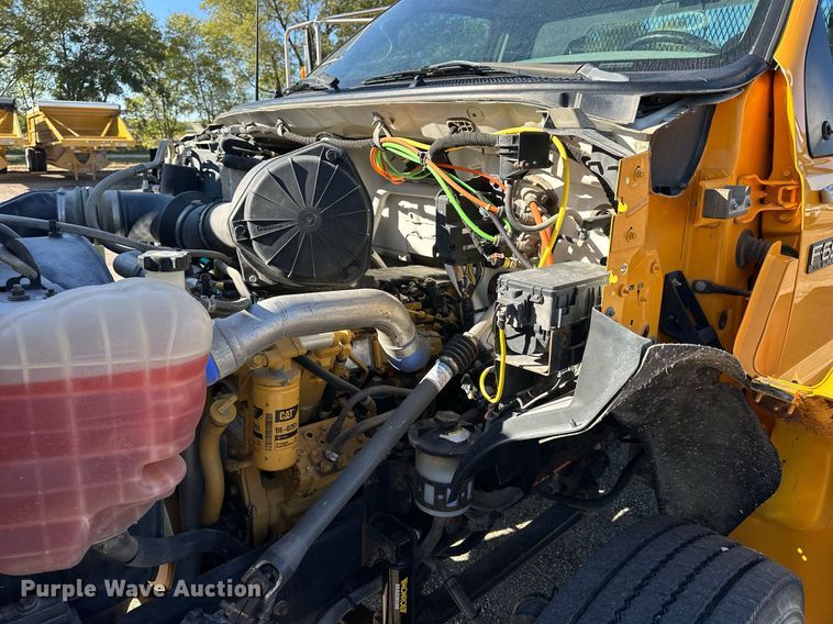 image for item NP9692 2005 Ford F650 Super Duty  flatbed truck