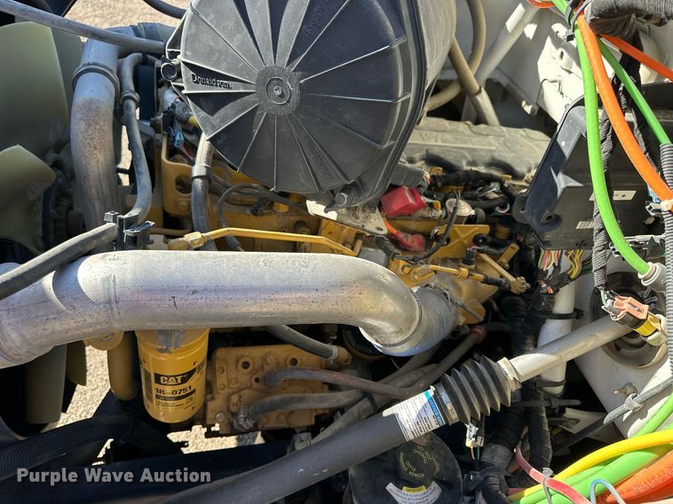 image for item NP9692 2005 Ford F650 Super Duty  flatbed truck