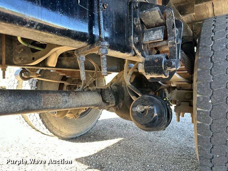 image for item NP9692 2005 Ford F650 Super Duty  flatbed truck