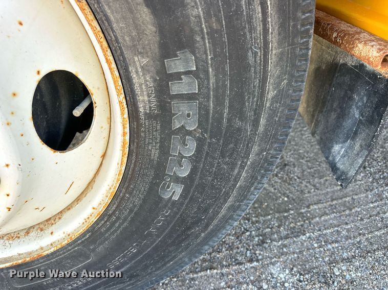 image for item NP9692 2005 Ford F650 Super Duty  flatbed truck