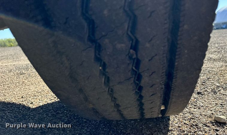 image for item NP9692 2005 Ford F650 Super Duty  flatbed truck