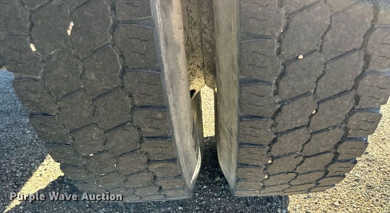 image for item NP9692 2005 Ford F650 Super Duty  flatbed truck