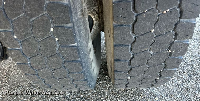 image for item NP9692 2005 Ford F650 Super Duty  flatbed truck