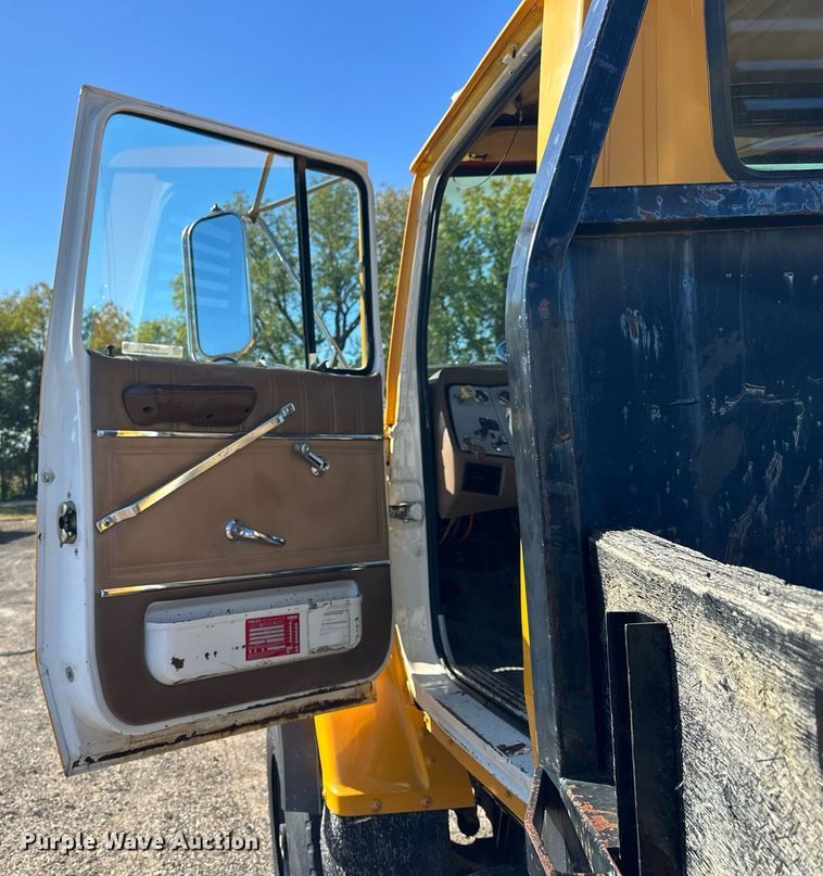 image for item NP9693 1987 Ford L8000  dump flatbed truck