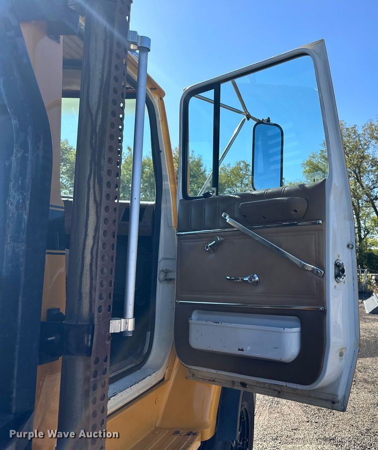 image for item NP9693 1987 Ford L8000  dump flatbed truck