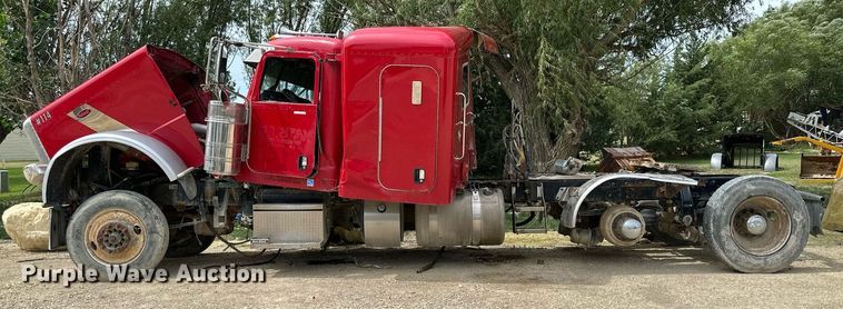 image for item NP9919 2015 Peterbilt 389  semi truck