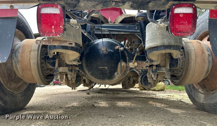 image for item NP9919 2015 Peterbilt 389  semi truck