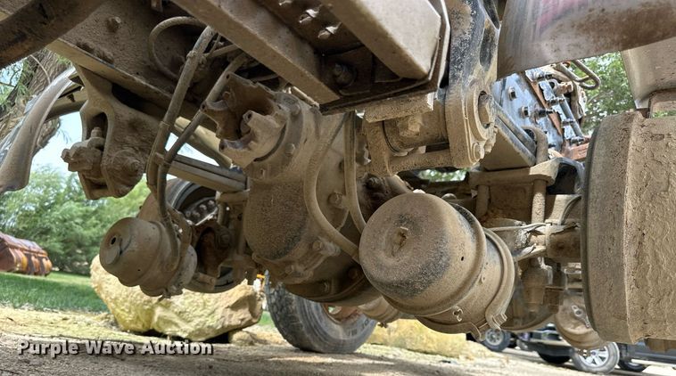 image for item NP9919 2015 Peterbilt 389  semi truck