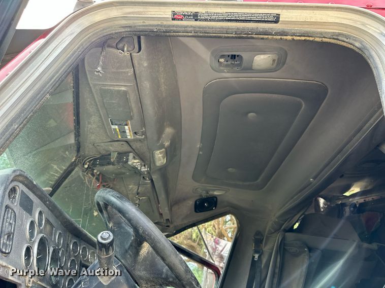 image for item NP9919 2015 Peterbilt 389  semi truck