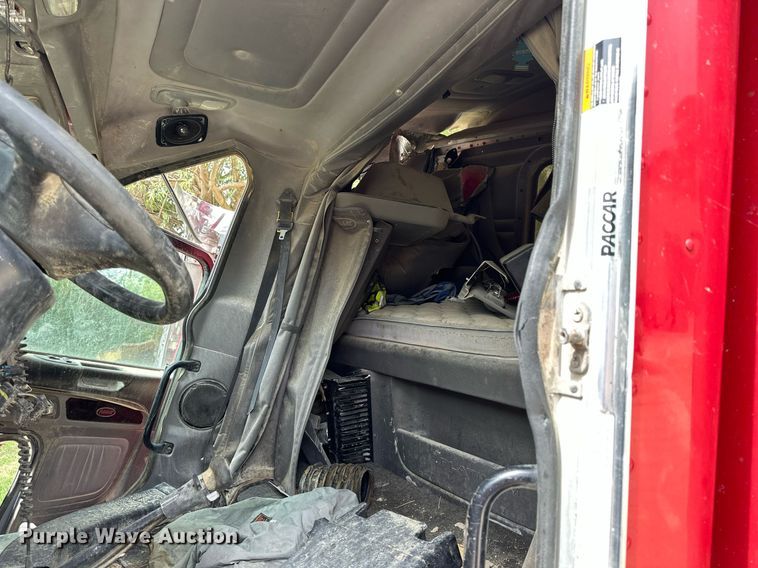 image for item NP9919 2015 Peterbilt 389  semi truck