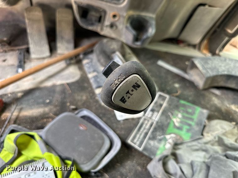 image for item NP9919 2015 Peterbilt 389  semi truck