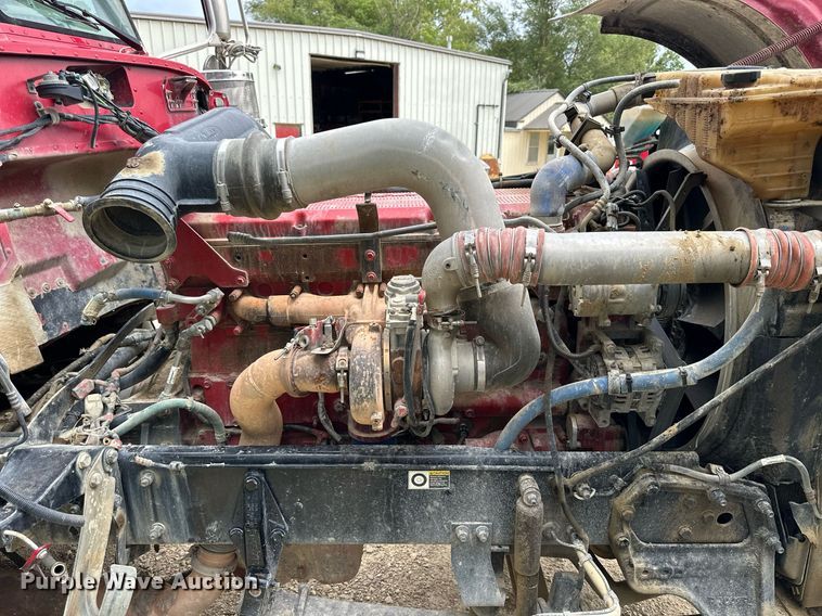 image for item NP9919 2015 Peterbilt 389  semi truck