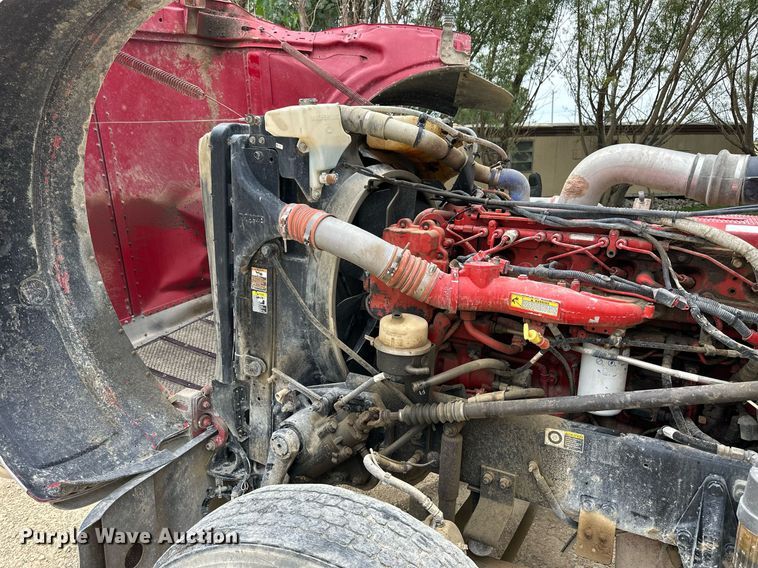 image for item NP9919 2015 Peterbilt 389  semi truck