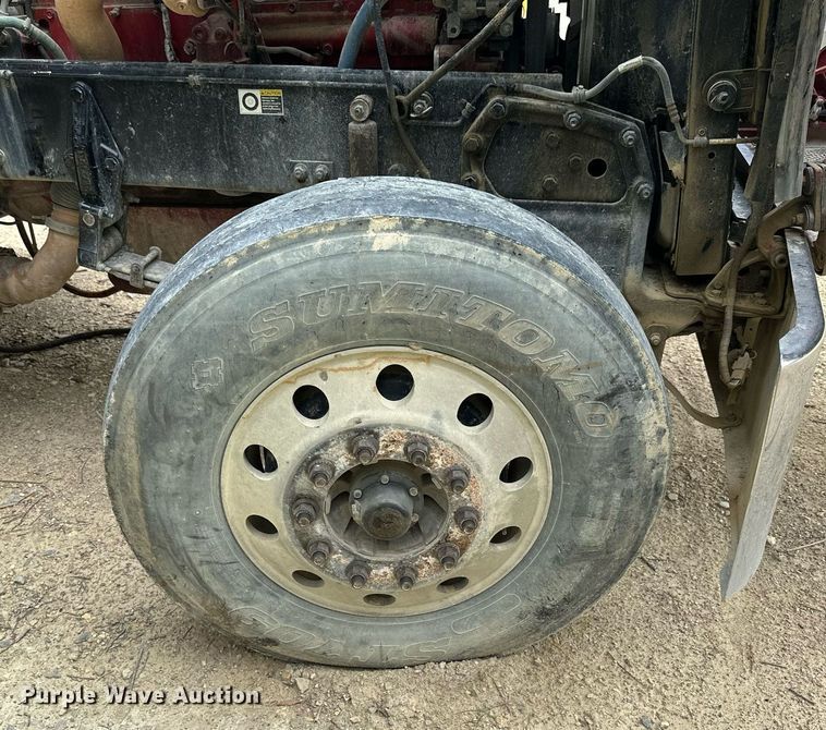 image for item NP9919 2015 Peterbilt 389  semi truck