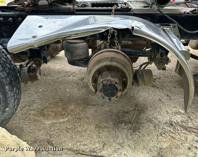 image for item NP9919 2015 Peterbilt 389  semi truck