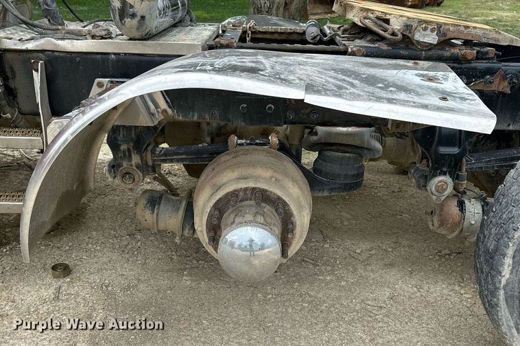 image for item NP9919 2015 Peterbilt 389  semi truck