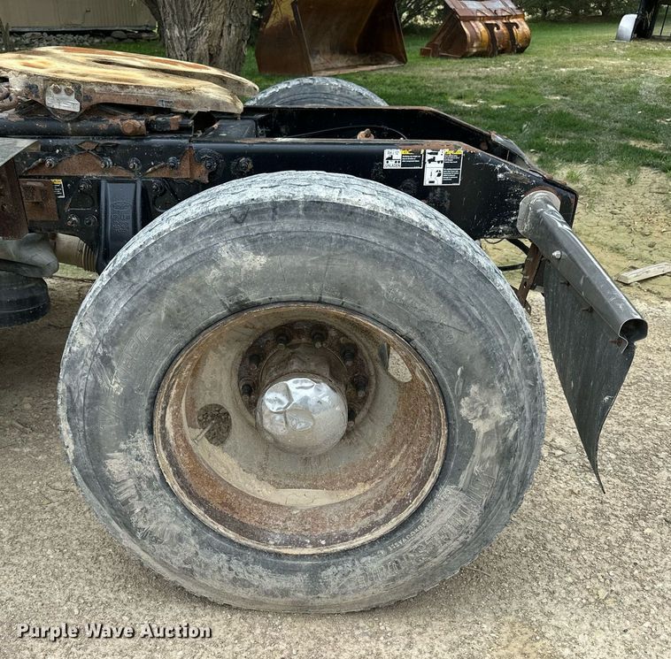 image for item NP9919 2015 Peterbilt 389  semi truck