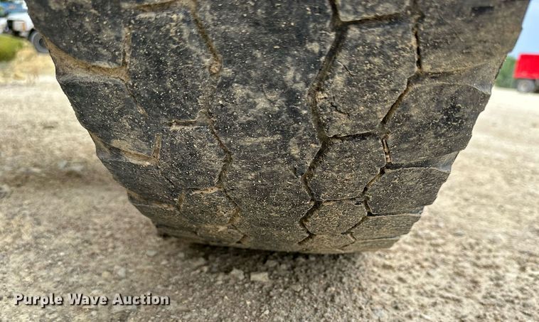 image for item NP9919 2015 Peterbilt 389  semi truck