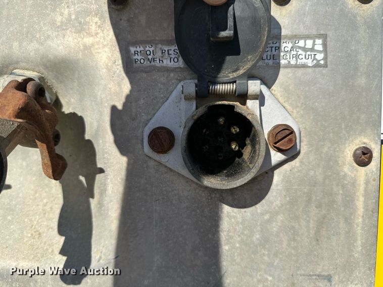 image for item NQ9320 2001 Utility TS2CHA  side curtain trailer