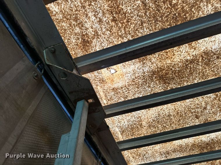 image for item NQ9320 2001 Utility TS2CHA  side curtain trailer