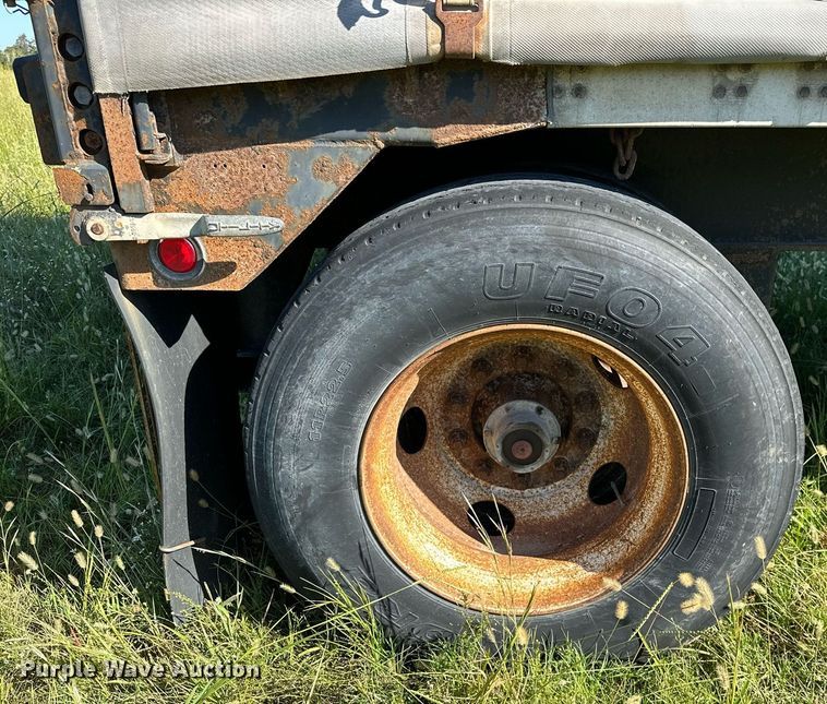 image for item NQ9320 2001 Utility TS2CHA  side curtain trailer