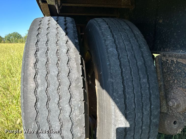 image for item NQ9320 2001 Utility TS2CHA  side curtain trailer