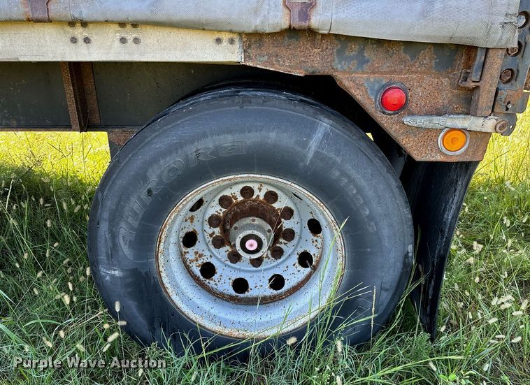 image for item NQ9320 2001 Utility TS2CHA  side curtain trailer