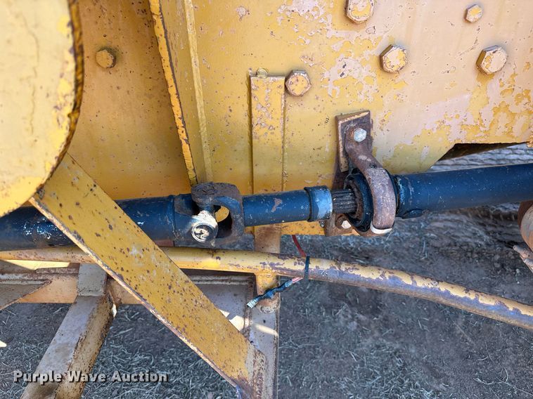 image for item NQ9338 1982 International Paystar 5000  winch truck