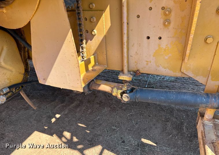 image for item NQ9338 1982 International Paystar 5000  winch truck