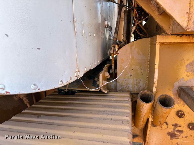 image for item NQ9338 1982 International Paystar 5000  winch truck