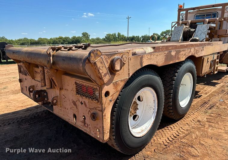 image for item NQ9338 1982 International Paystar 5000  winch truck