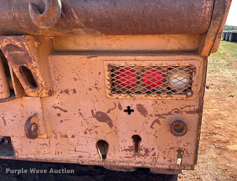 image for item NQ9338 1982 International Paystar 5000  winch truck