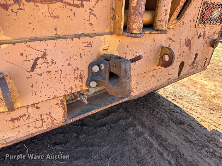 image for item NQ9338 1982 International Paystar 5000  winch truck