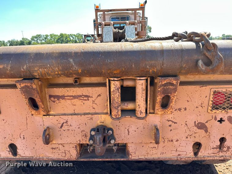 image for item NQ9338 1982 International Paystar 5000  winch truck