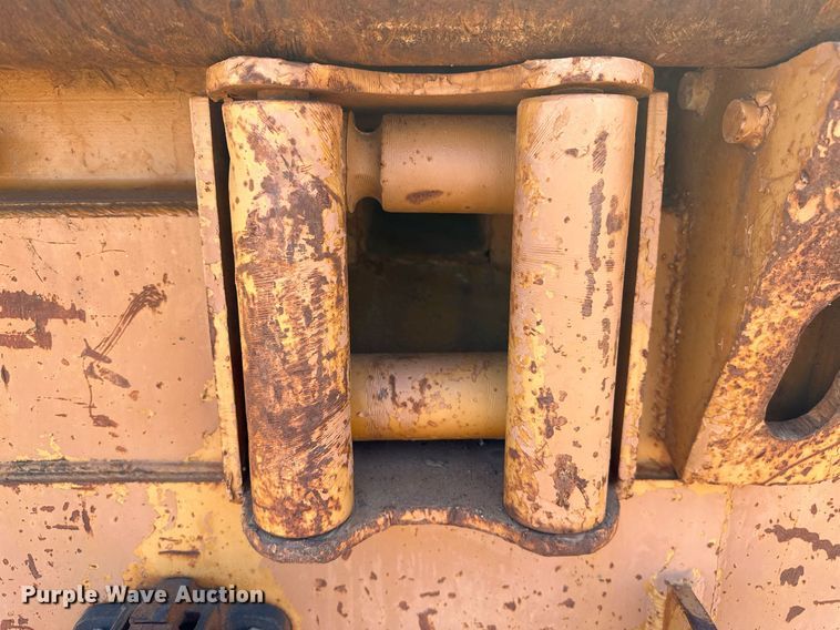 image for item NQ9338 1982 International Paystar 5000  winch truck