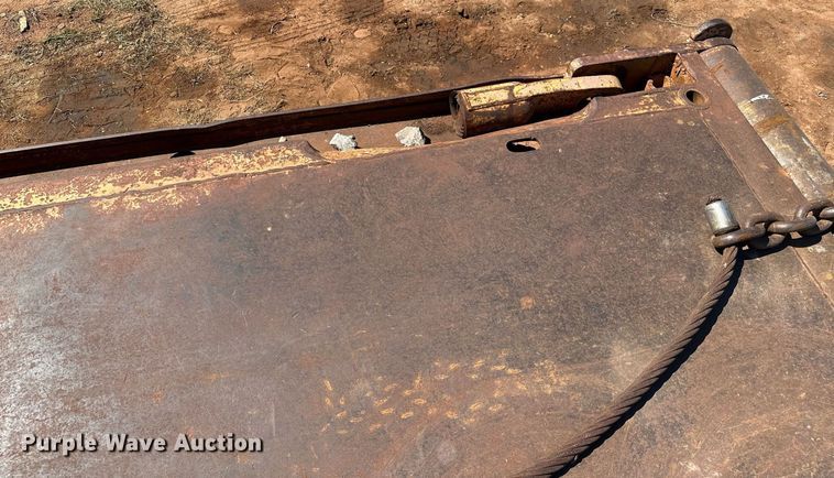 image for item NQ9338 1982 International Paystar 5000  winch truck