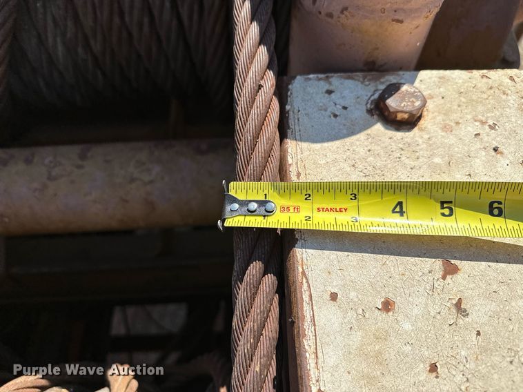 image for item NQ9338 1982 International Paystar 5000  winch truck