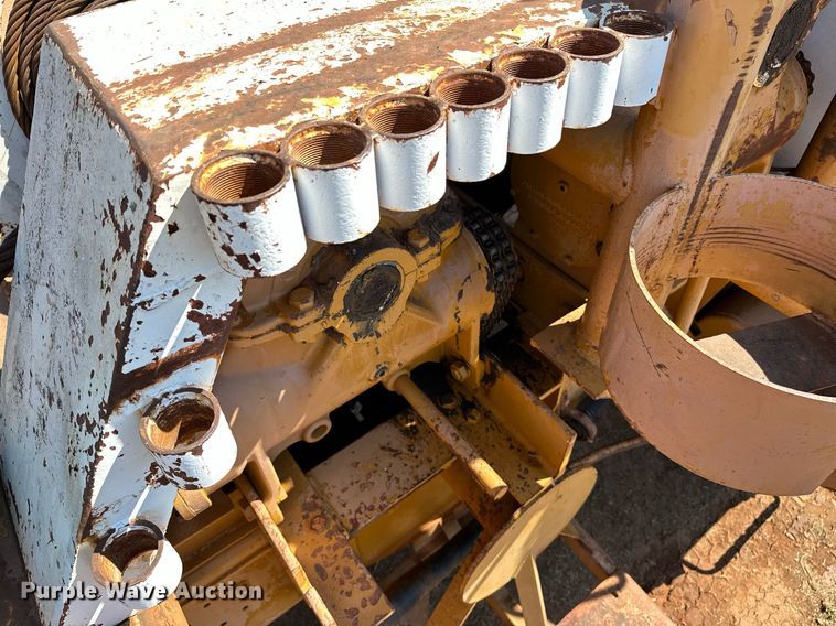 image for item NQ9338 1982 International Paystar 5000  winch truck