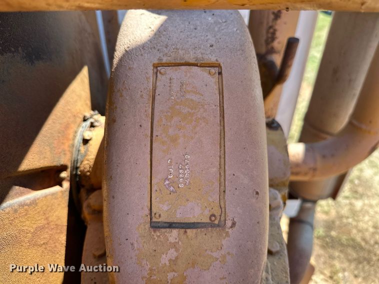 image for item NQ9338 1982 International Paystar 5000  winch truck