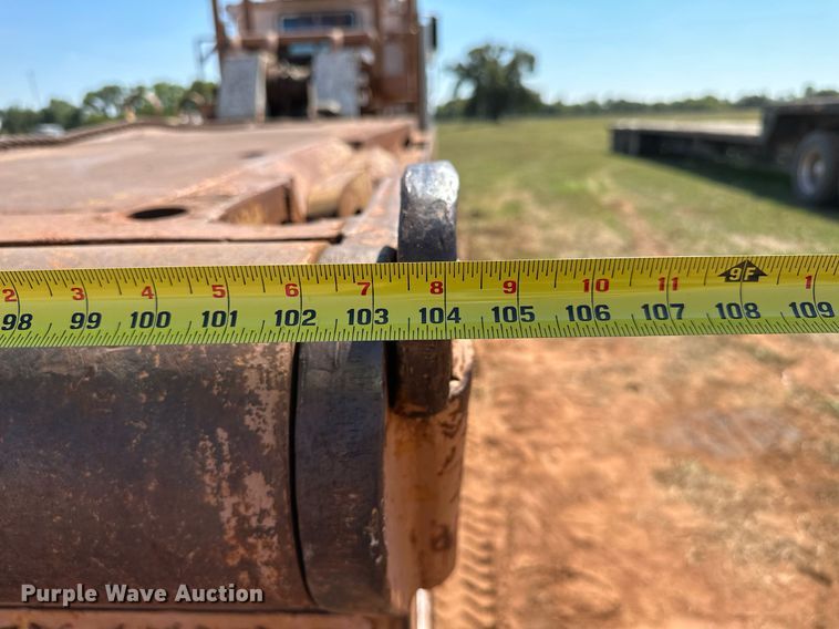 image for item NQ9338 1982 International Paystar 5000  winch truck