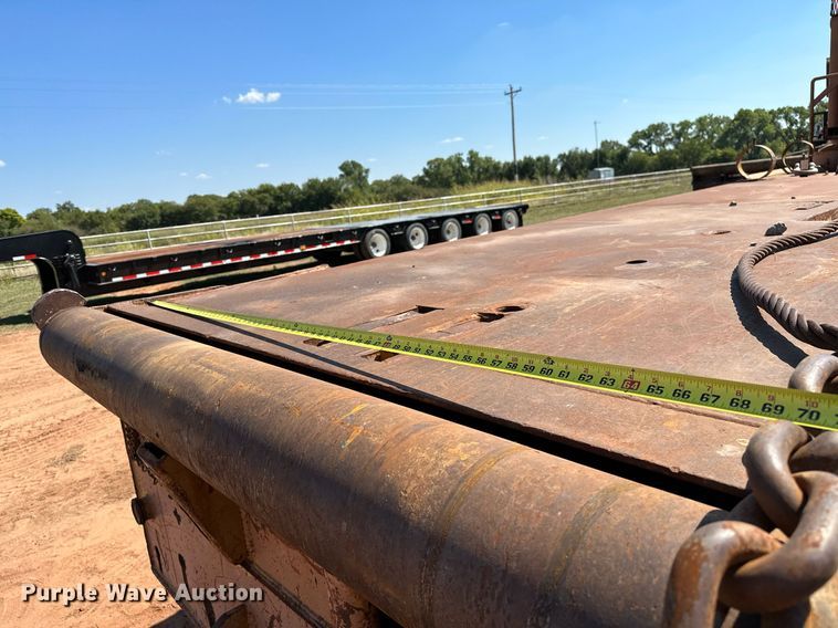 image for item NQ9338 1982 International Paystar 5000  winch truck