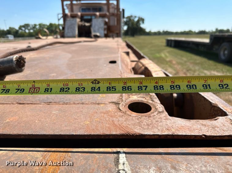 image for item NQ9338 1982 International Paystar 5000  winch truck